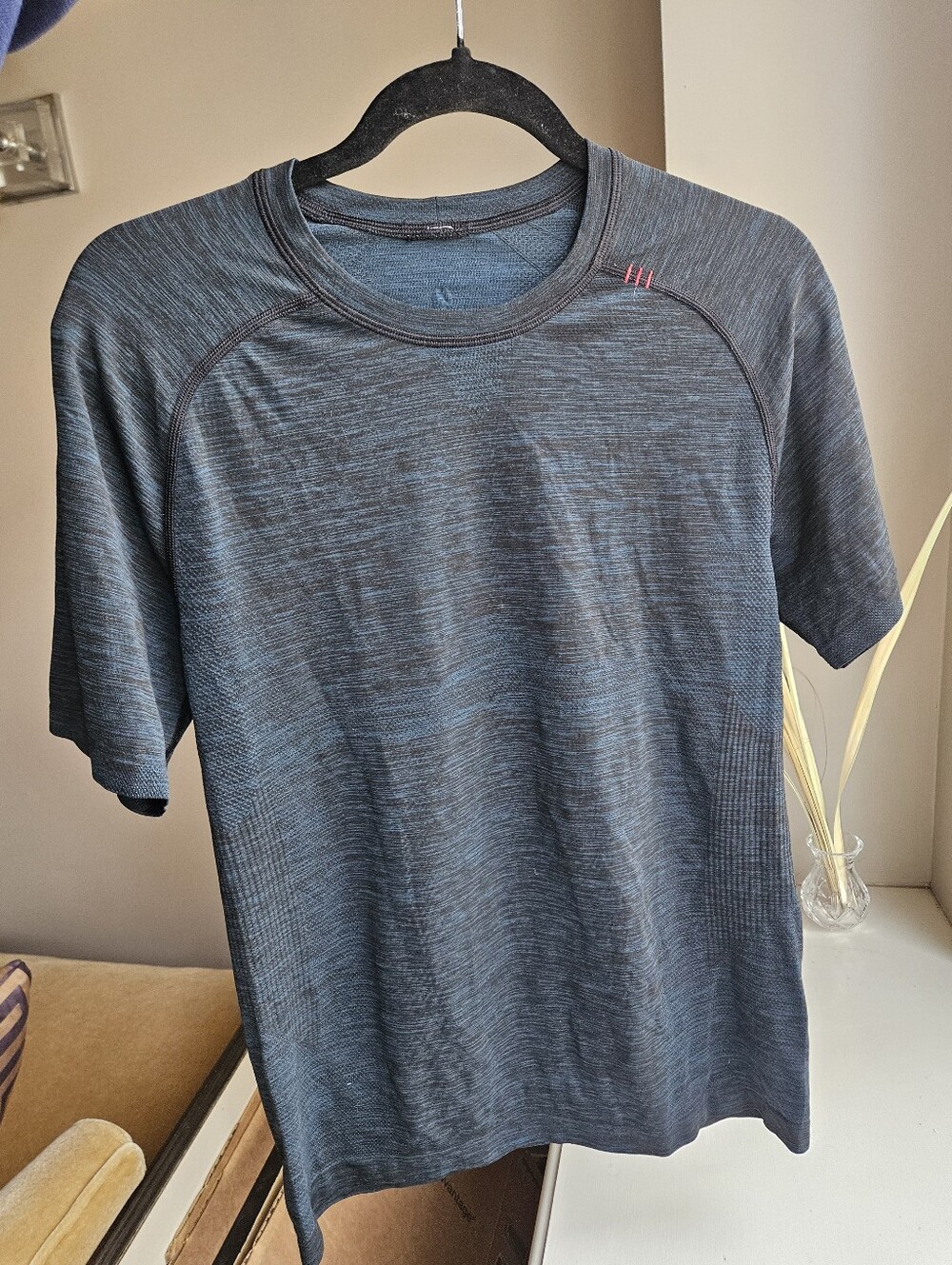 Lululemon Mens Performance Tee Shirt - Size Small